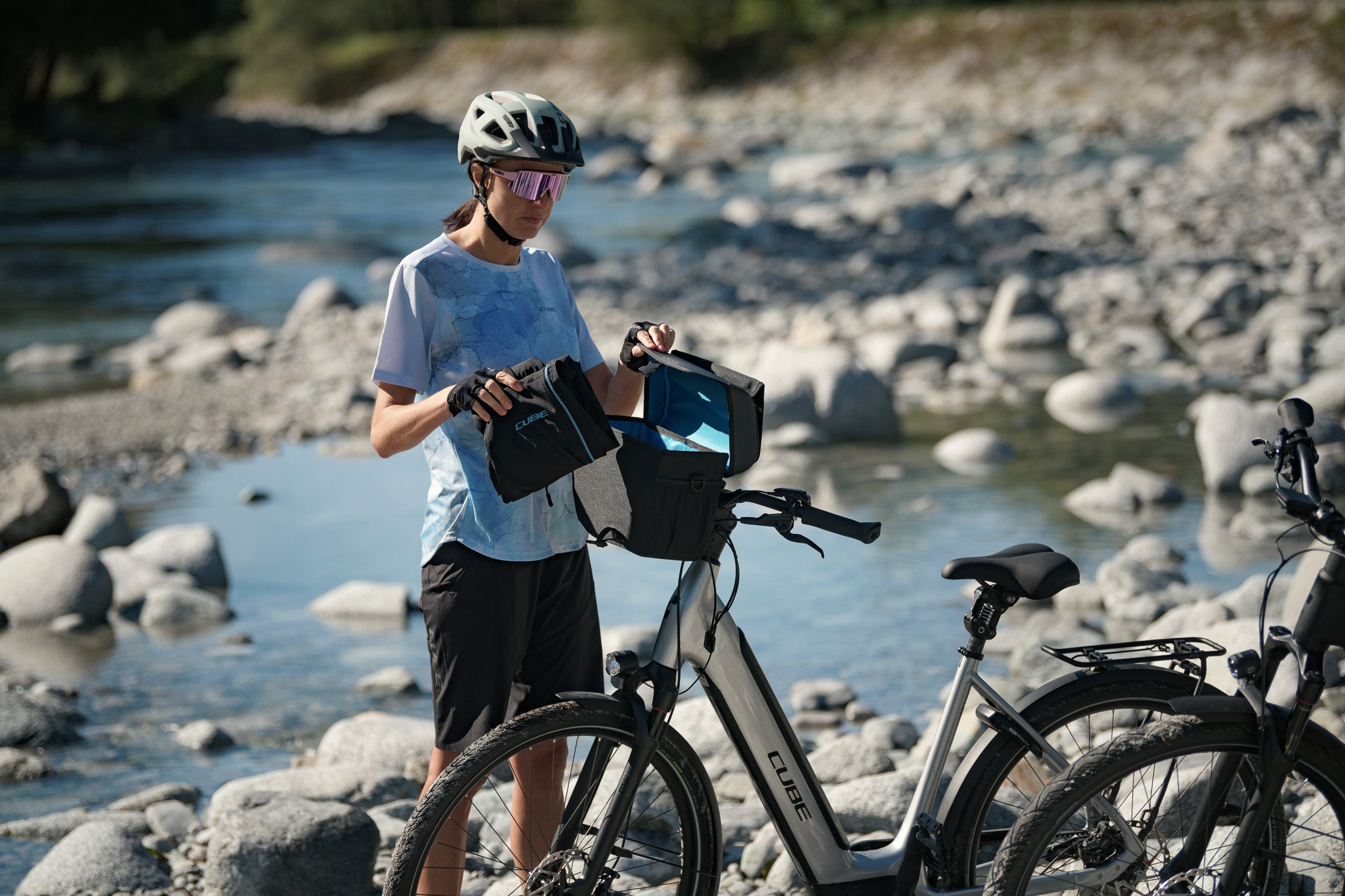 Handlebar bags